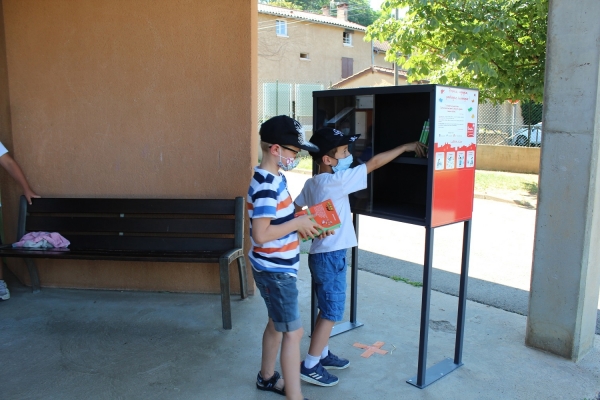 Inauguration boîte à lire de l'école