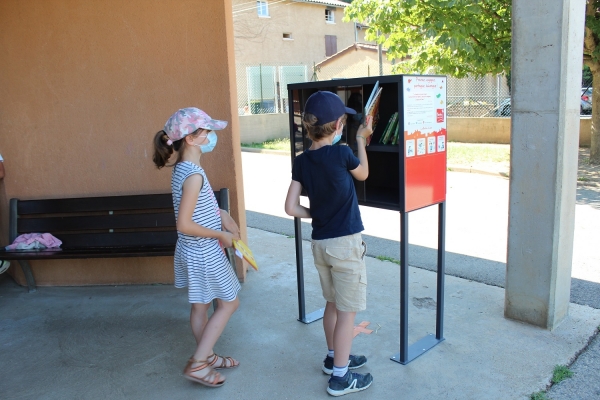 Inauguration boîte à lire de l'école