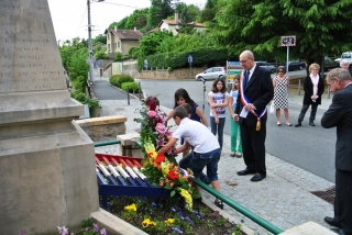 Crmonie du 8 mai 2013 avec le Conseil Municipal d'Enfants