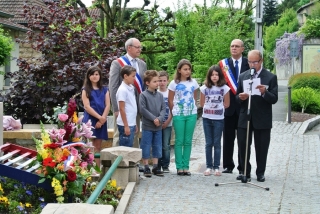 Crmonie du 8 mai 2013 avec le Conseil Municipal d'Enfants