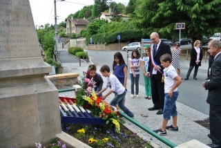 Cérémonie du 8 mai 2013 avec le Conseil Municipal d'Enfants