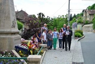 Cérémonie du 8 mai 2013 avec le Conseil Municipal d'Enfants
