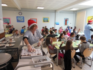 Le repas de Noêl 2012 à la cantine scolaire