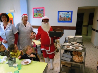 Le repas de Noêl 2012 à la cantine scolaire