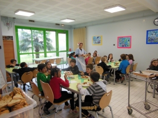Le repas de Noêl 2012 à la cantine scolaire