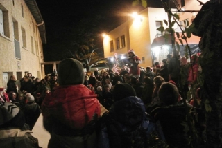 Le 8 décembre , cour du lavoir