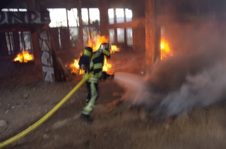 Manoeuvre des pompiers de Couzon à la cimenterie d'Albigny