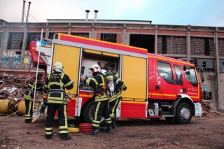 Manoeuvre des pompiers de Couzon  la cimenterie d'Albigny