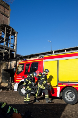 Manoeuvre des pompiers de Couzon  la cimenterie d'Albigny