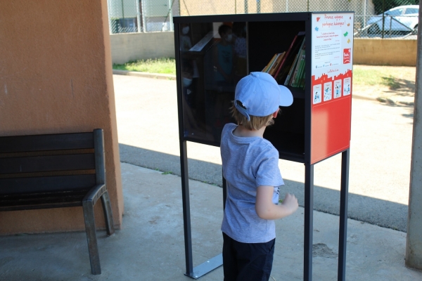 Inauguration boîte à lire de l'école