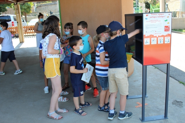 Inauguration boîte à lire de l'école