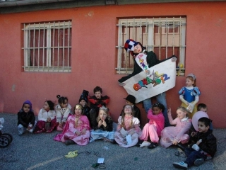 Carnaval Avril 2012 : Monsieur Carnaval et les Schtroumpfs !