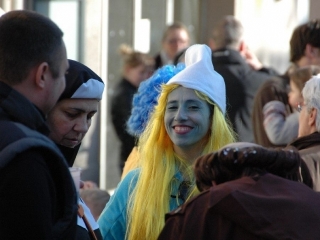 Carnaval Avril 2012 : Monsieur Carnaval et les Schtroumpfs !