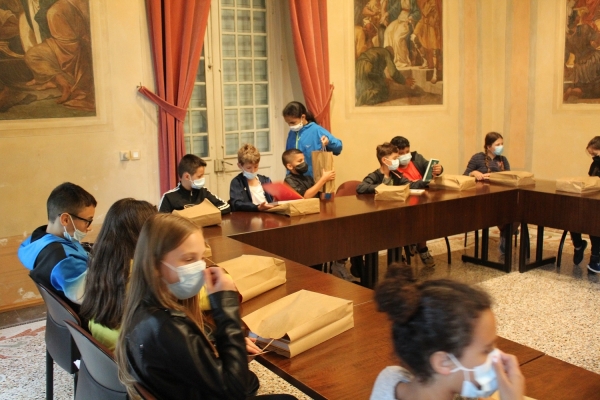 Remise des cadeaux de fin d’année aux CM2