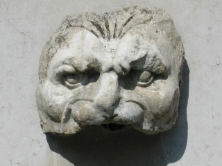 Détail de la fontaine au Lion